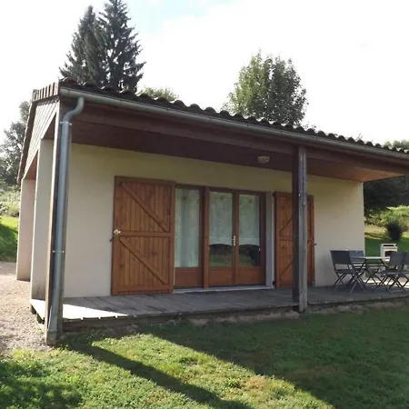 Pittoresque Avec Piscine Et Terrasse - 4 Pers, Coeur Du Cantal - Fr-1-742-233 Boisset (Cantal)
