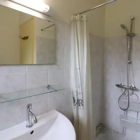 Pittoresque Avec Piscine Et Terrasse - 4 Pers, Coeur Du Cantal - Fr-1-742-233 Boisset (Cantal)