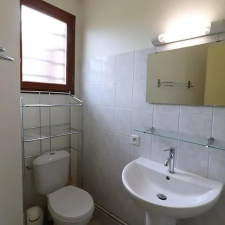 Pittoresque Avec Piscine Et Terrasse - 4 Pers, Coeur Du Cantal - Fr-1-742-233 Boisset (Cantal)